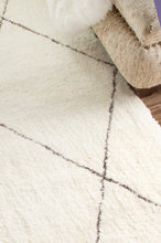 Load image into Gallery viewer, Nuloom Rugs - Hand Tufted Armitra - Natural