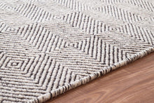 Load image into Gallery viewer, Nuloom Rugs - Hand Tufted Tamara - Ivory